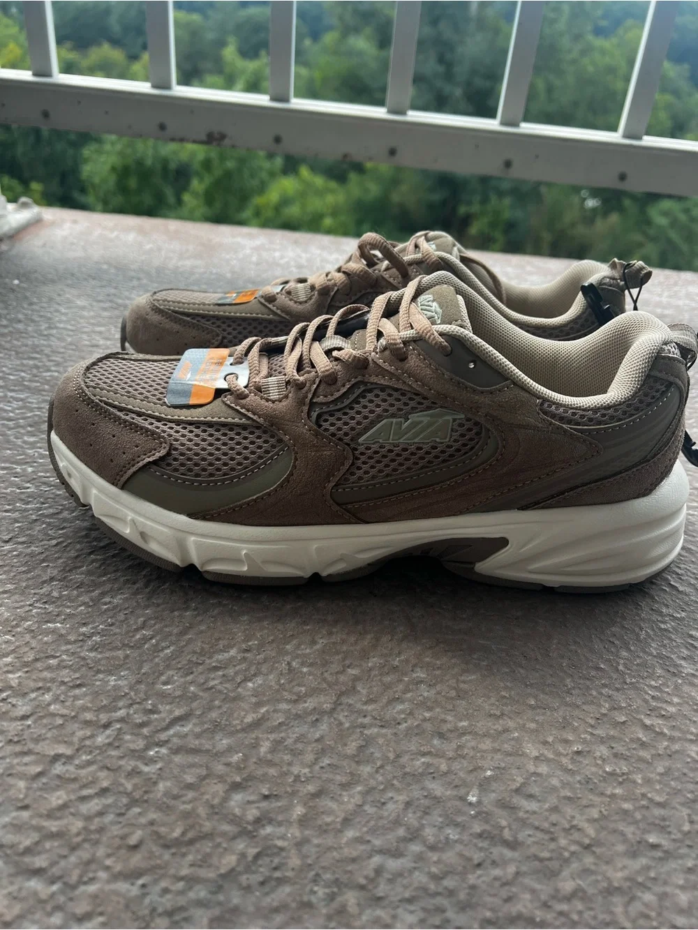 Avia Men’s 5000 Athletic Sneakers